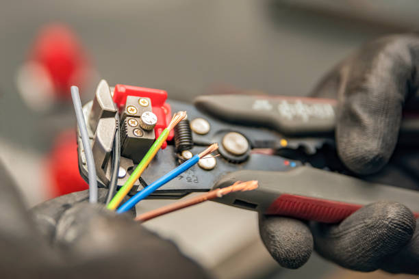 Best Licensed Electrician  in Albertville, MN